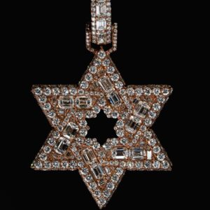 Dije con forma de estrella de David. Elaborado con diamantes naturales.